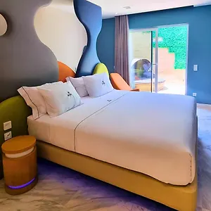 Avenue - Lovely Hotel del amor